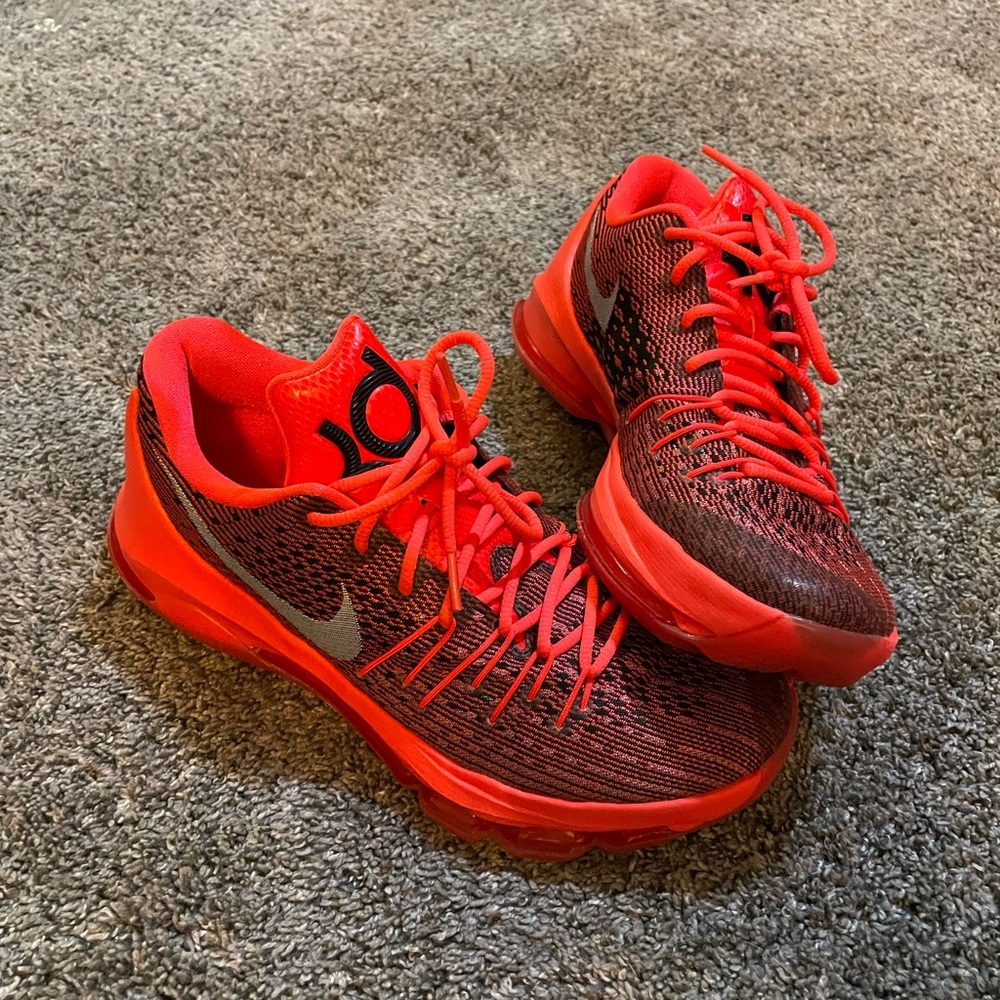 KD8 Sneakers - Like New